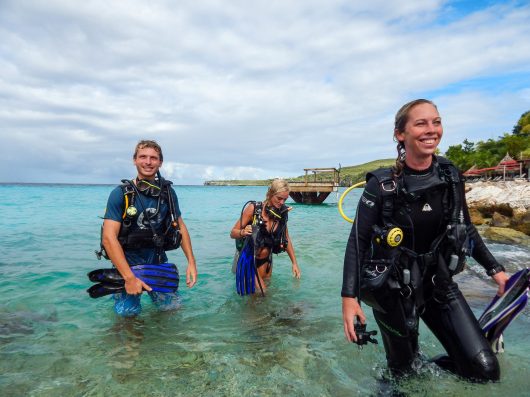 curacao shore diving